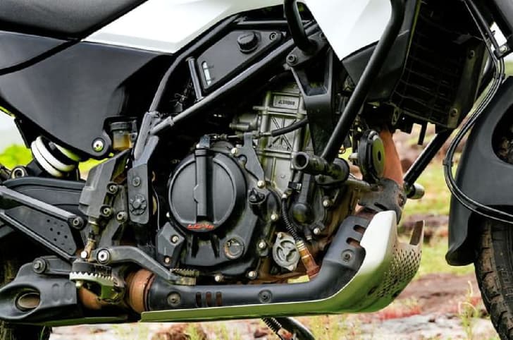 The 250cc single-cylinder, liquid-cooled engine makes 31hp and 25Nm of torque.