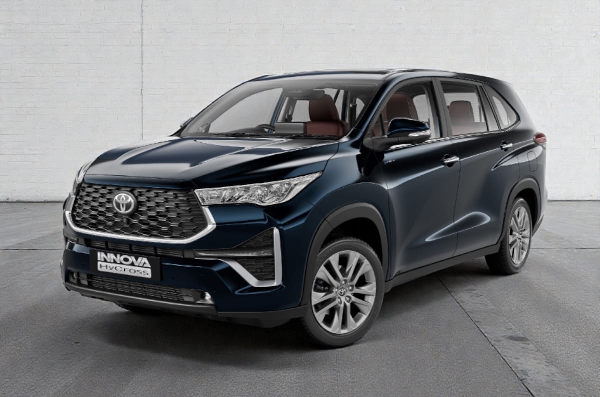 Toyota Innova Hycross Blackish Ageha Glass Flake colour