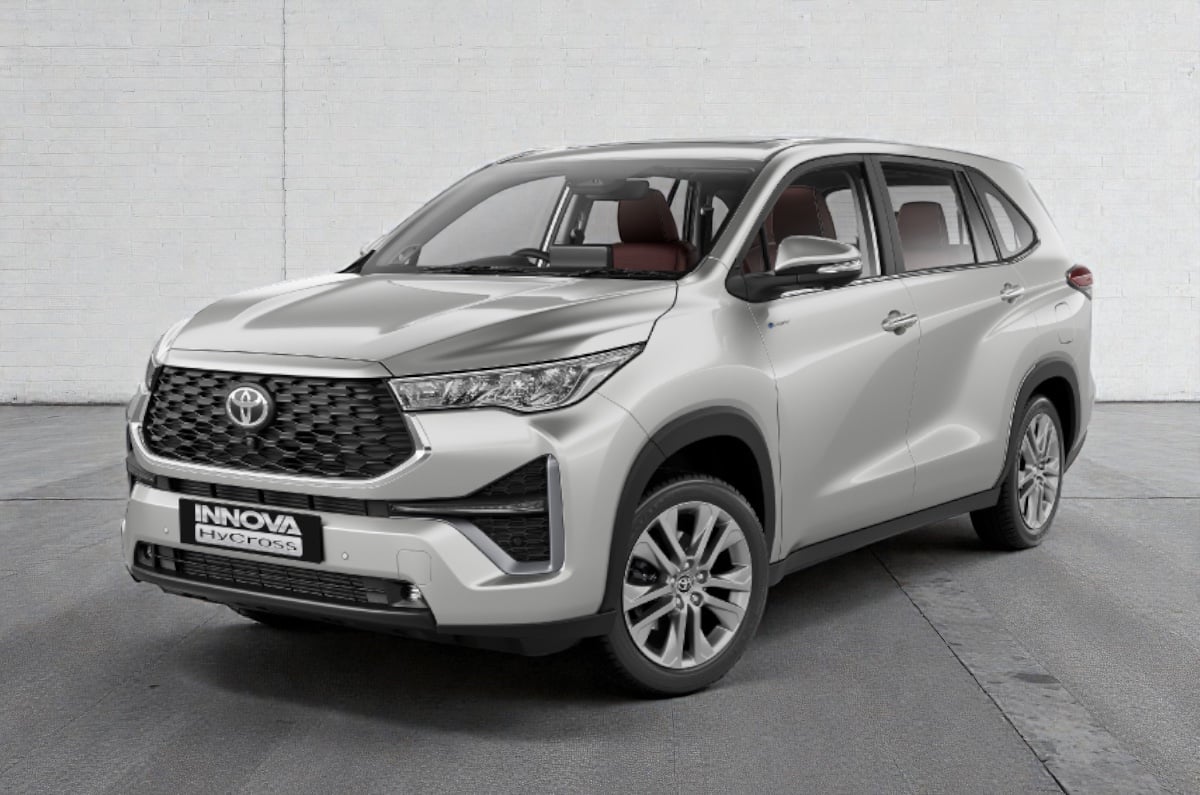 Toyota Innova Hycross Platinum White colour