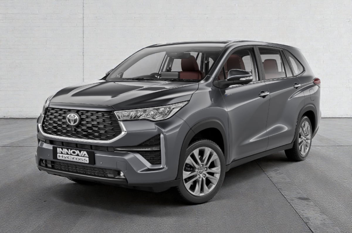 Toyota Innova Hycross Silver Metallic colour