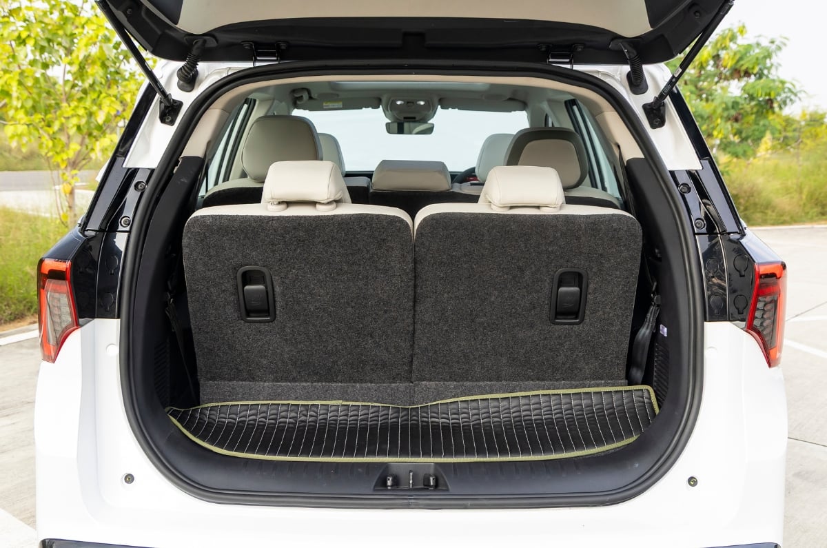 Mahindra XEV 9S boot