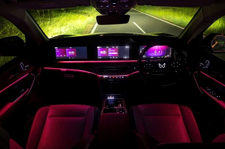 Mahindra XEV 9S ambient lighting