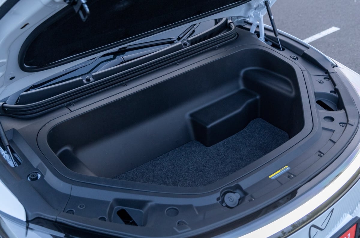 Mahindra XEV 9S frunk