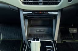 Mahindra XEV 9S wireless smartphone charger