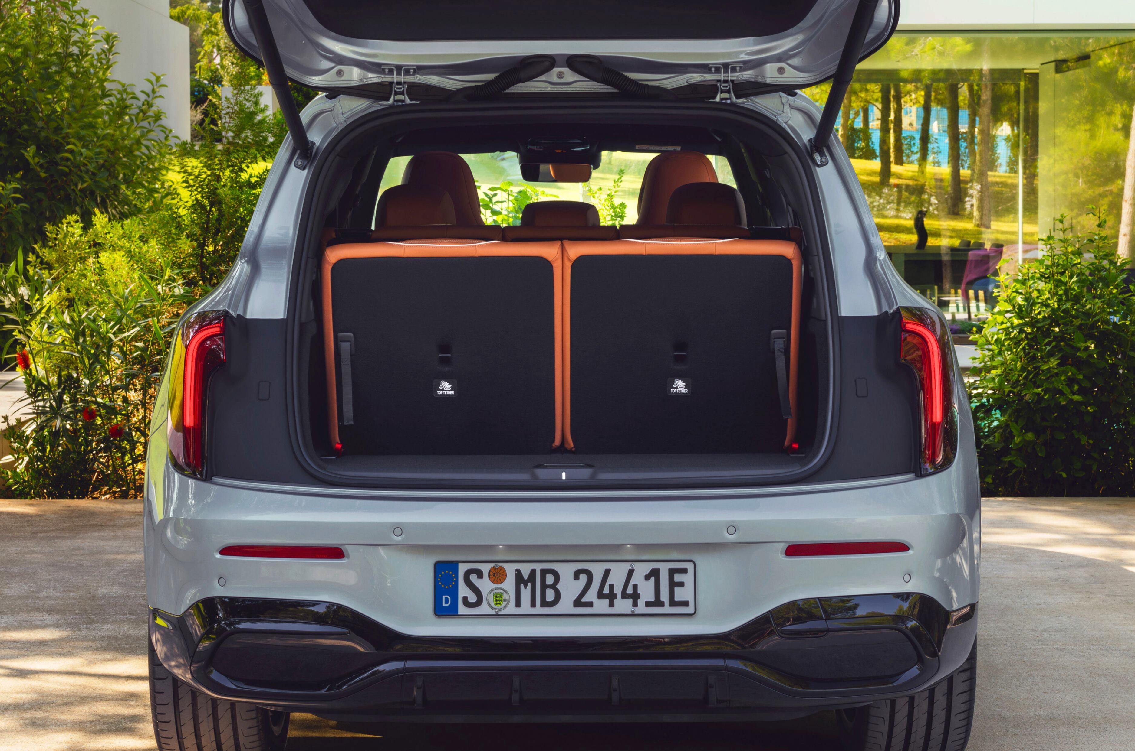 2025 mercedes benz glb in studio