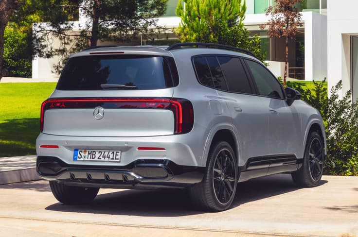 2025 mercedes benz glb rear three quarter 2025 mercedes benz glb in studio