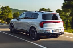 2025 mercedes benz glb on road