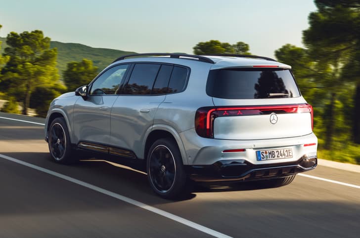 2025 mercedes benz glb on road