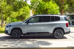 2025 mercedes benz glb in studio