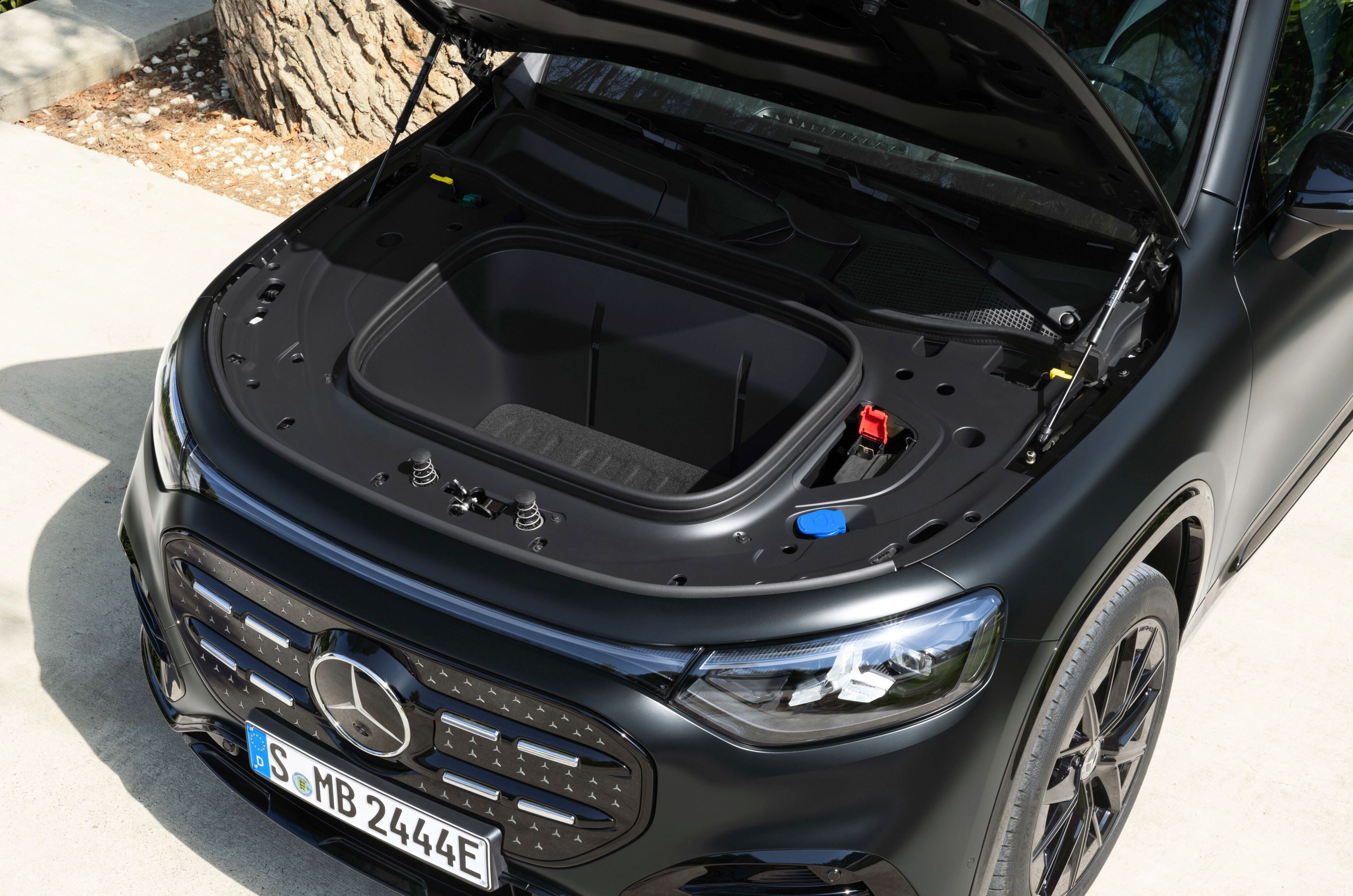 2025 mercedes benz glb in studio