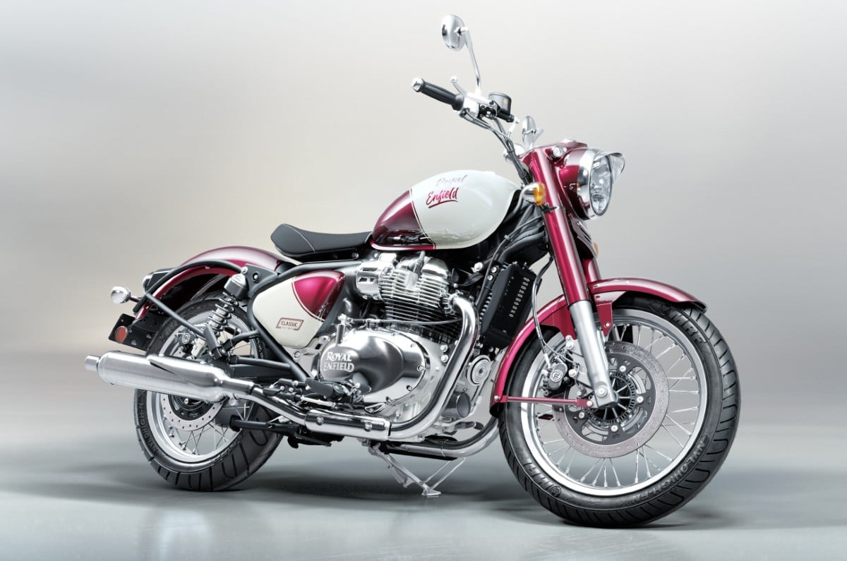 Royal Enfield Classic 650 red colour front right static in studio