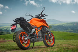 2025 KTM 390 Duke image gallery