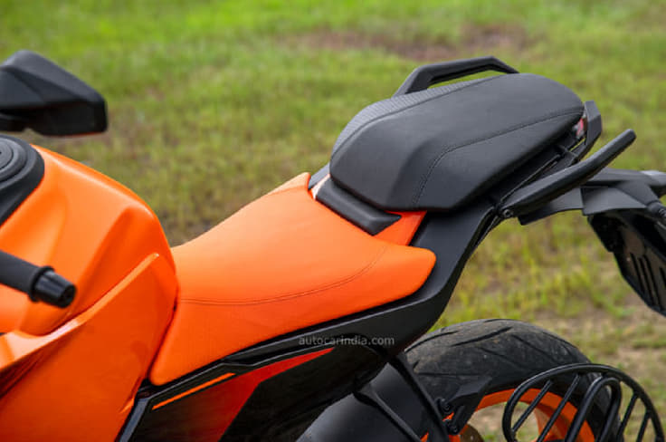 Colour-matched seats make the bike stand out. Colour-matched seats make the bike stand out.