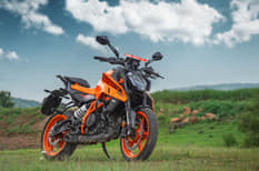 2025 KTM 390 Duke image gallery