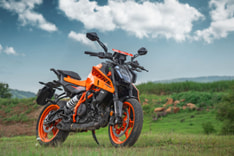2025 KTM 390 Duke image gallery