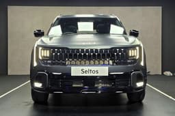 2026 Kia Seltos Gravity Grey front head on 