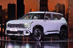 Second gen Kia Seltos revealed white colour front left side 