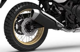 Suspension is handled by a USD fork at the front and monoshock at the rear. 