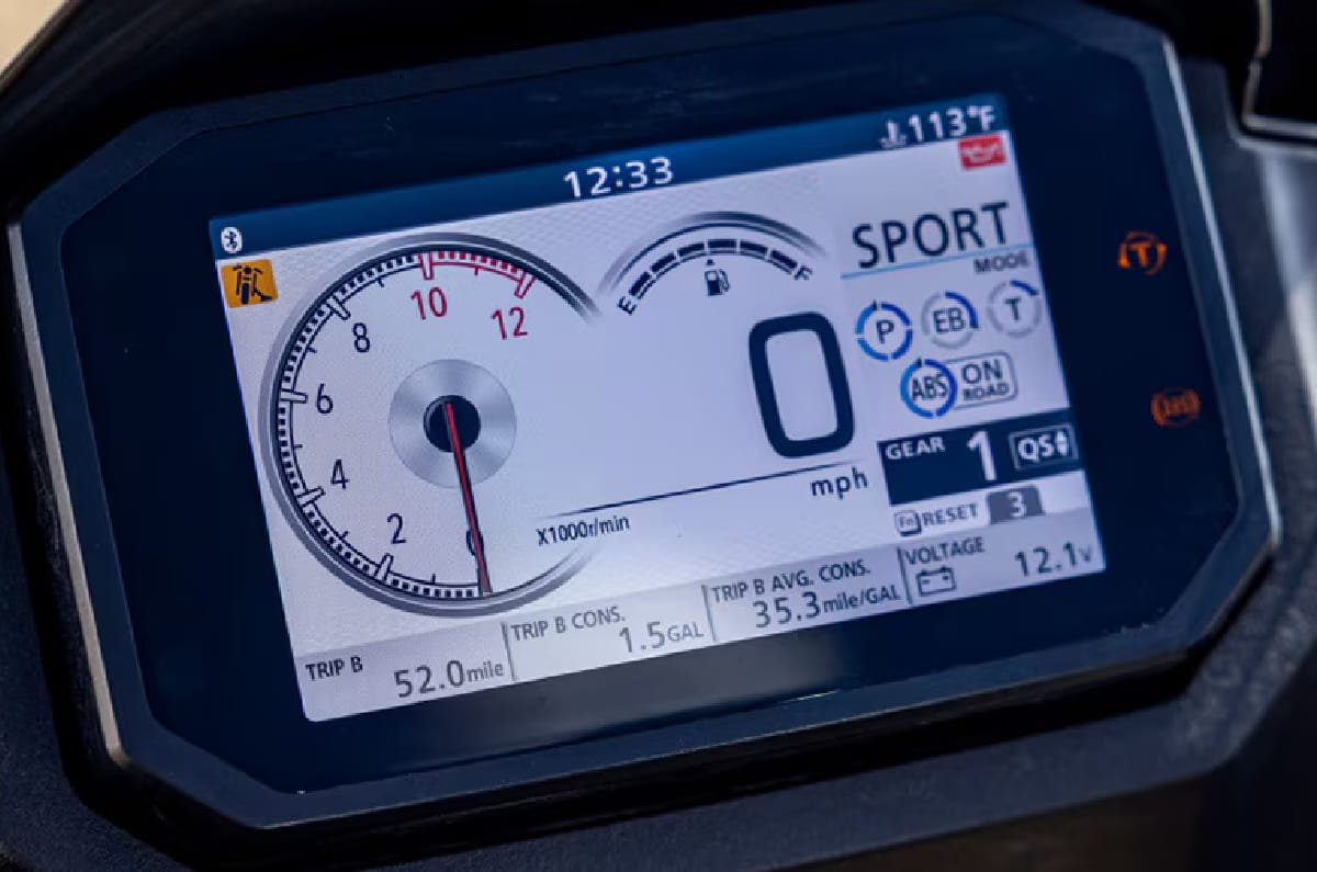 The 5-inch TFT is also the same unit as the one on the NX500. 