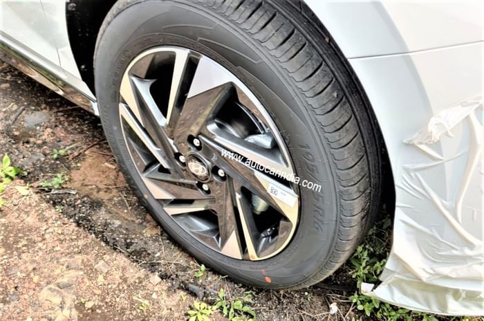 2020 Hyundai i20 interior spied ahead of India launch