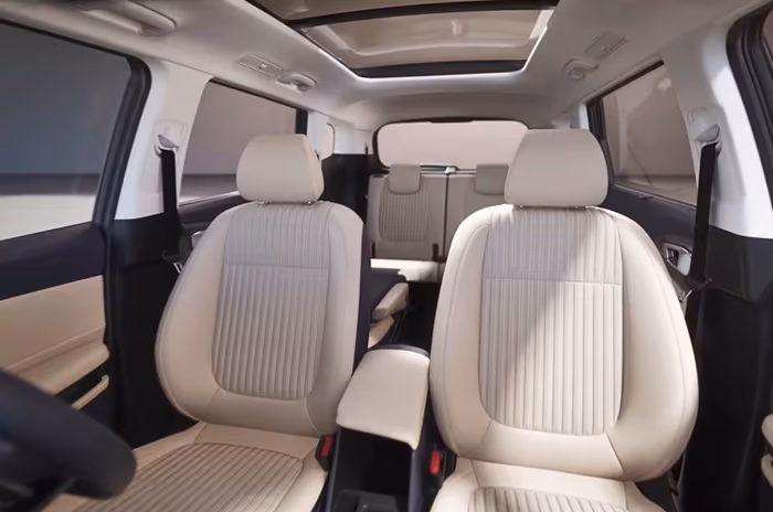 Kia Carens Clavis interior Kia Carens Clavis interior