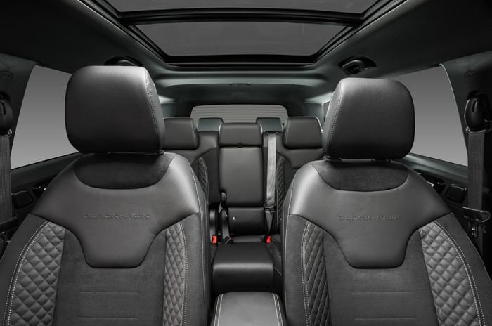 2026 Jeep Commander intgerior second and third row seats