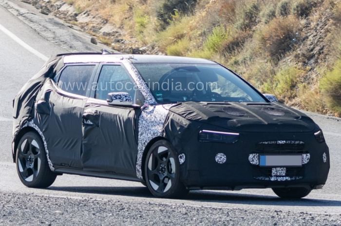New Hyundai i20 front right spied