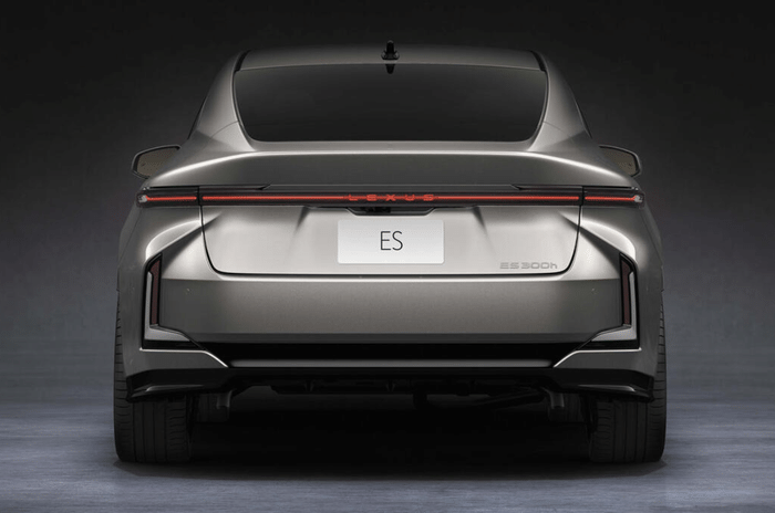 New Lexus ES debuts with all-electric and hybrid powertrains New Lexus ES debuts with all-electric and hybrid powertrains