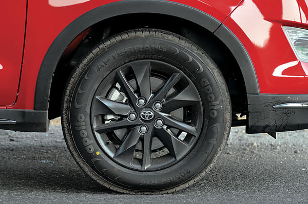 2017 Toyota Innova Touring Sport: a close look