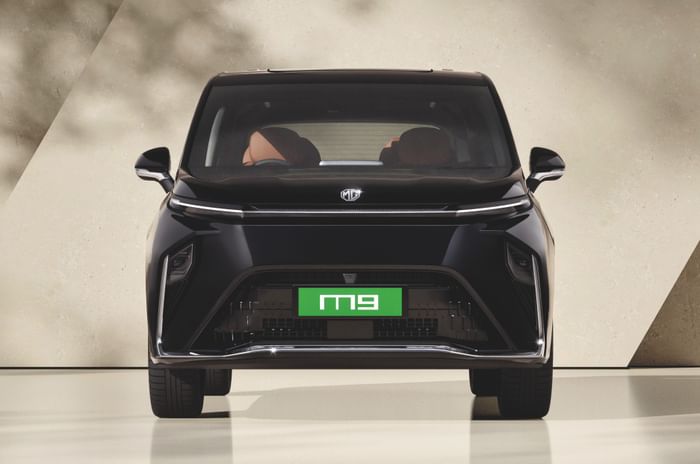 MG M9 headlights