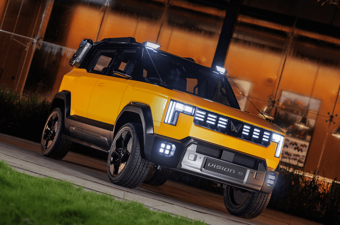 Mahindra Vision S front