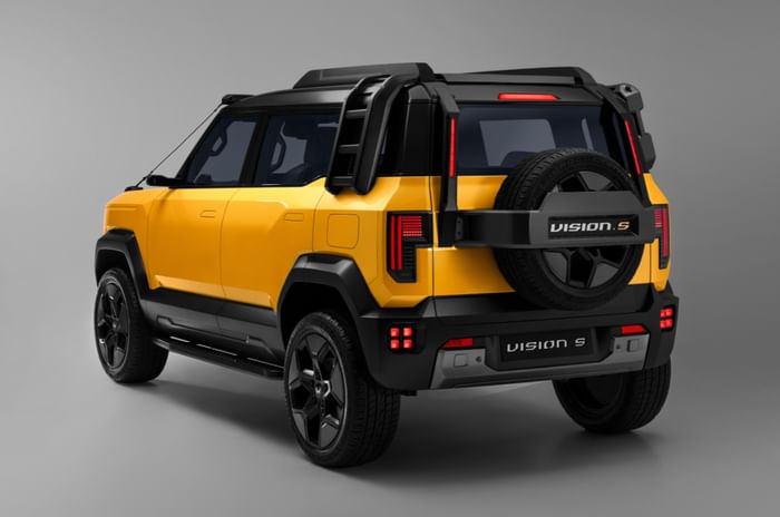 Mahindra Vision S rear profile