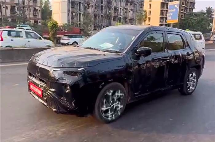 Maruti Grand Vitara 3 row Y17 SUV spied
