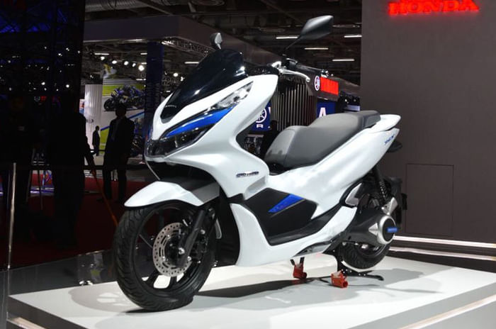 Electric two-wheelers showcased at Auto Expo