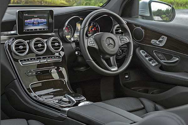 Mercedes GLC300 vs Land Rover Discovery Sport petrol comparison