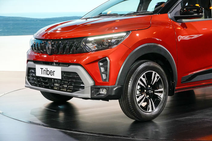 Renault Triber facelift lights and alloy wheels