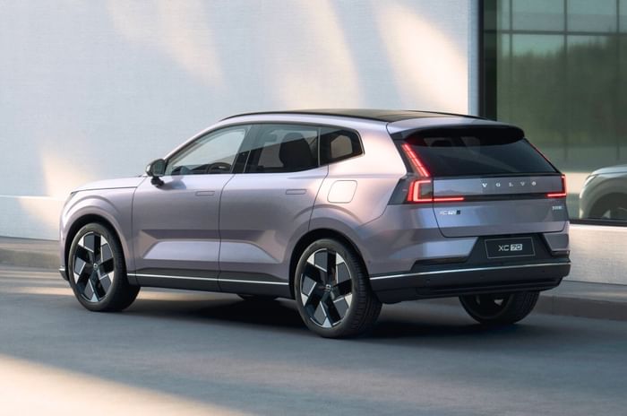 Volvo XC70 rear tail-lights