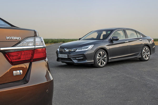 Honda Accord vs Toyota Camry Hybrid comparison