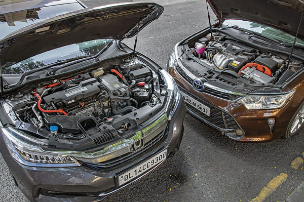 Honda Accord vs Toyota Camry Hybrid comparison