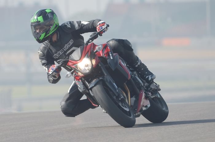 Suzuki GSX-S750 cornering Suzuki GSX-S750 cornering
