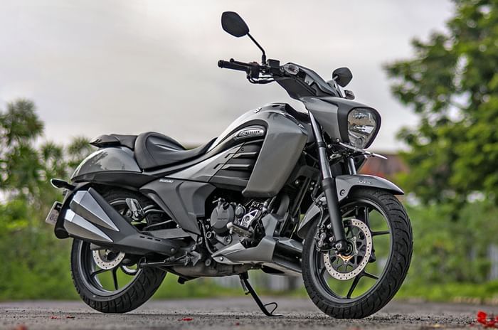 Suzuki Intruder FI front static Suzuki Intruder FI front static