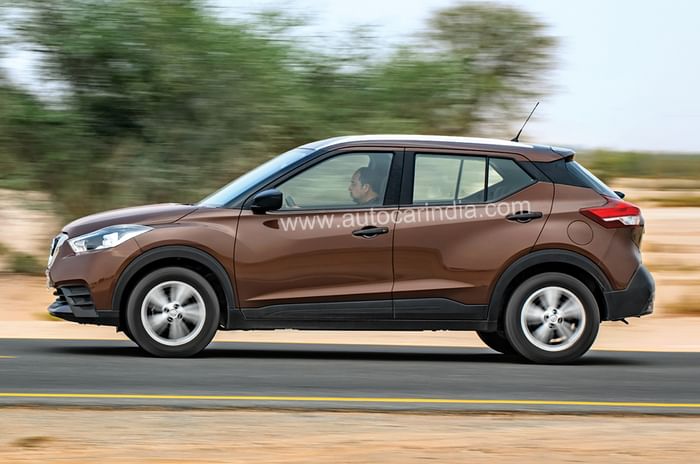 Nissan Kicks side action