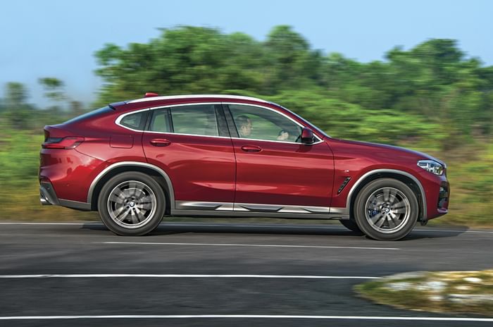 2019 BMW X4 side action 2019 BMW X4 side action
