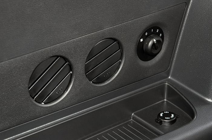 2019 Mahindra Alturas G4 rear AC vents 2019 Mahindra Alturas G4 rear AC vents