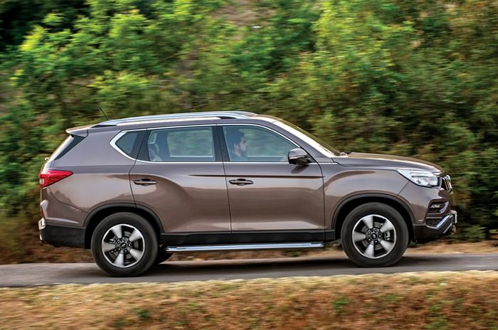 2019 Mahindra Alturas G4 side action 2019 Mahindra Alturas G4 side action