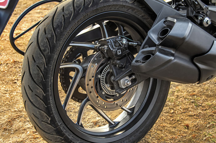 2019 Bajaj Dominar 400 review, road test