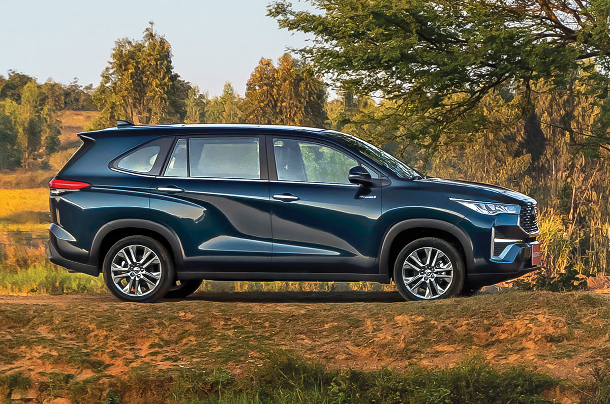 Toyota Innova Hycross Price, Mileage, Features FAQs