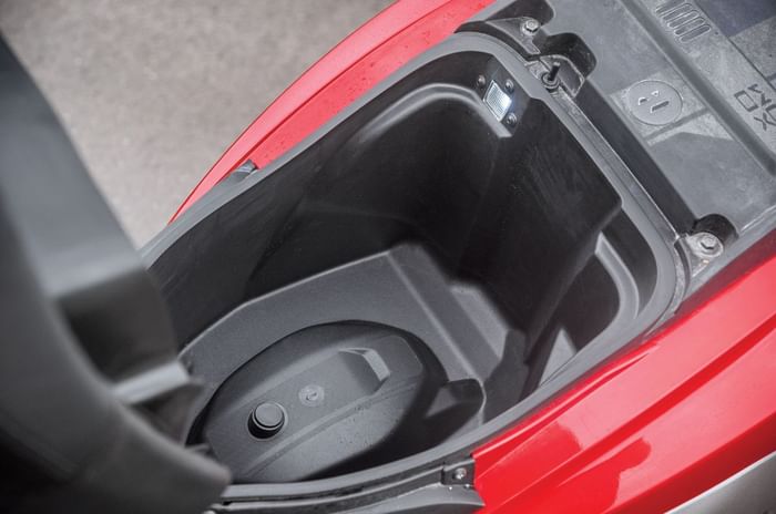 Hero Xoom 125 Undersat Storage