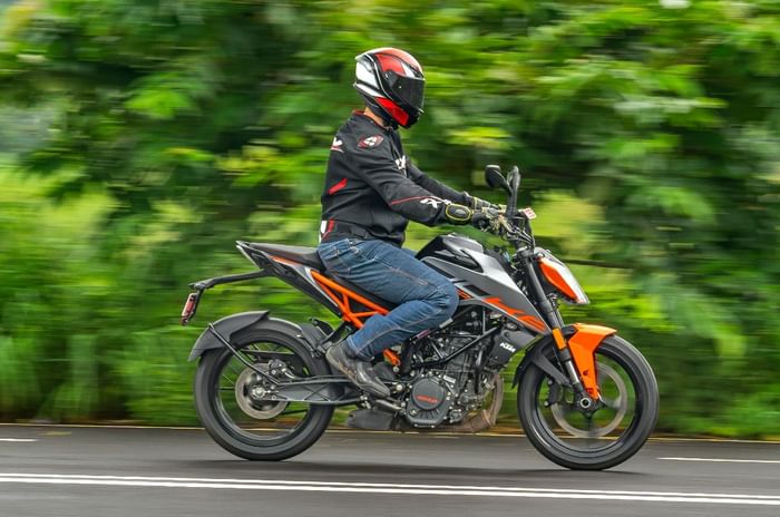 KTM 160 Duke right side profile riding shot