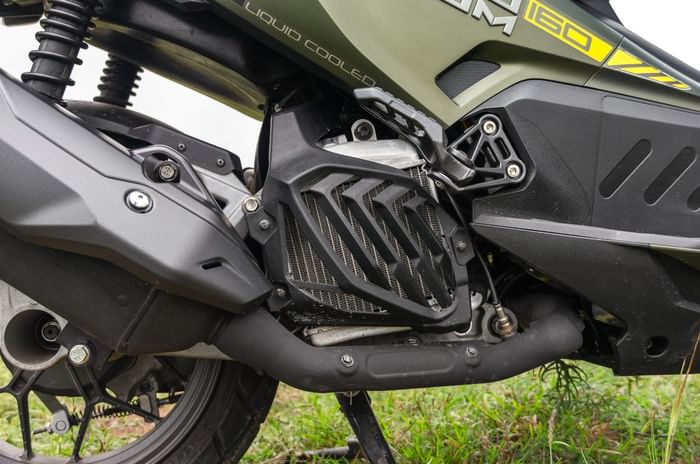 Hero Xoom 160 engine and exhaust muffler